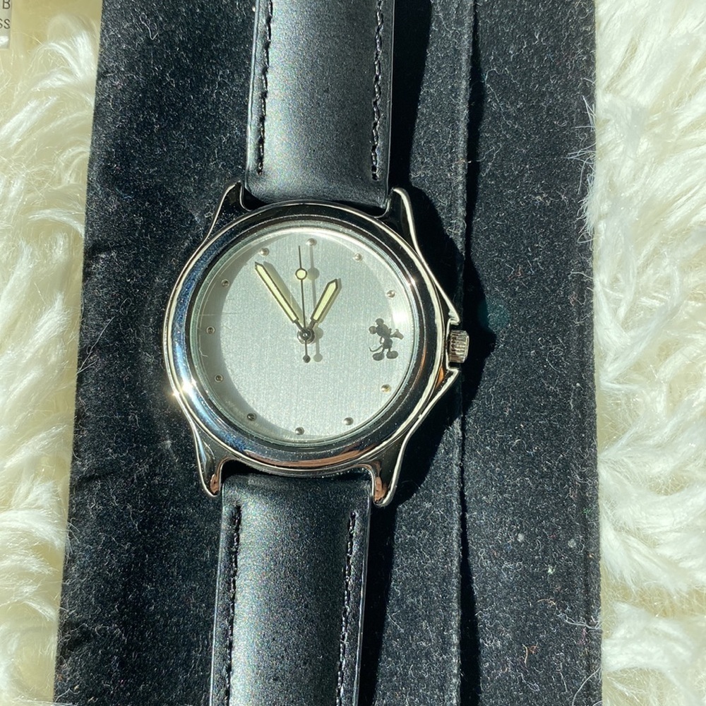Disney Vintage Mickey Watch Men’s - Picture 3 of 6